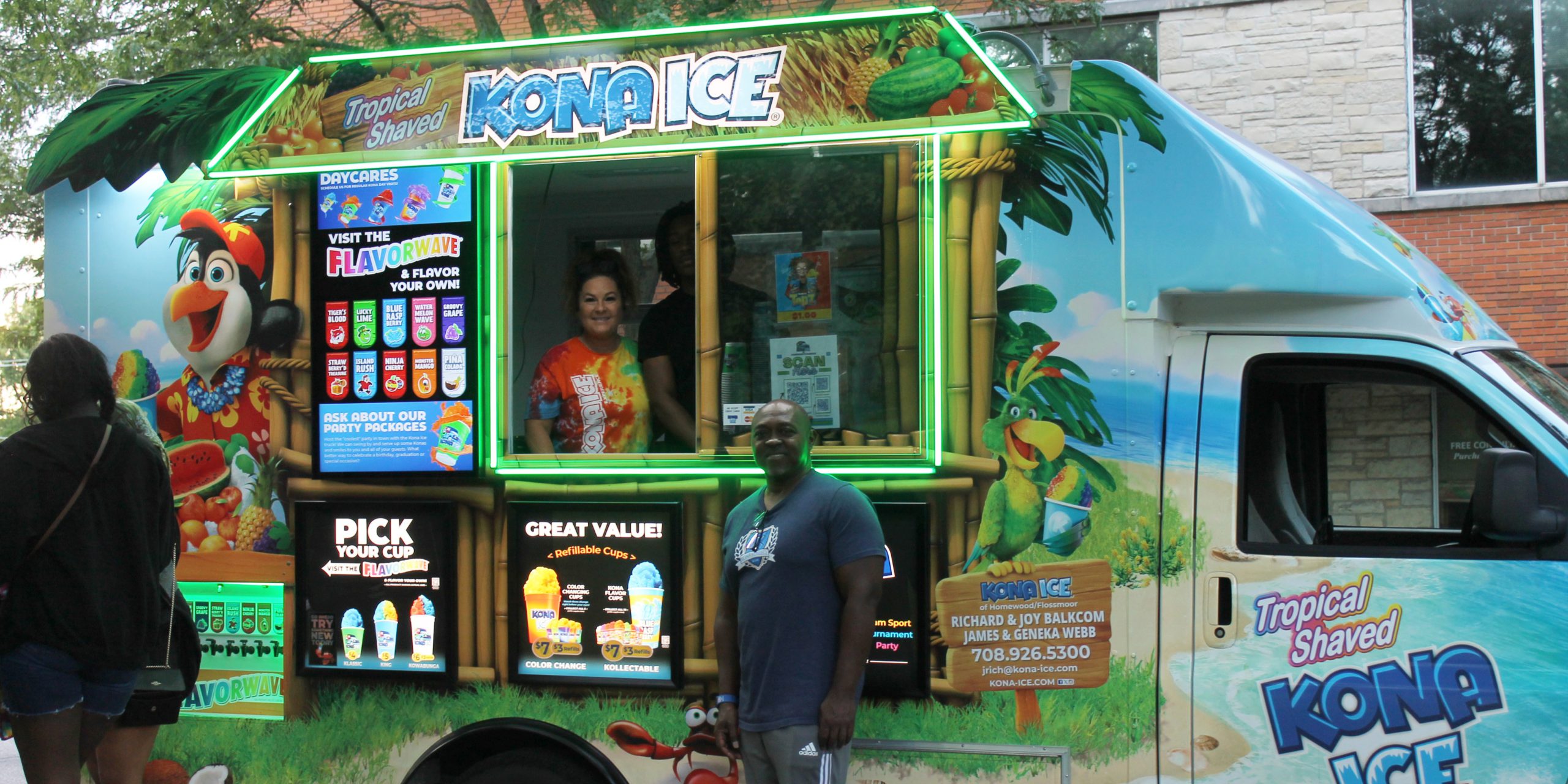 POPUP EDIT21 photo of the Kona Ice food truck at an event.